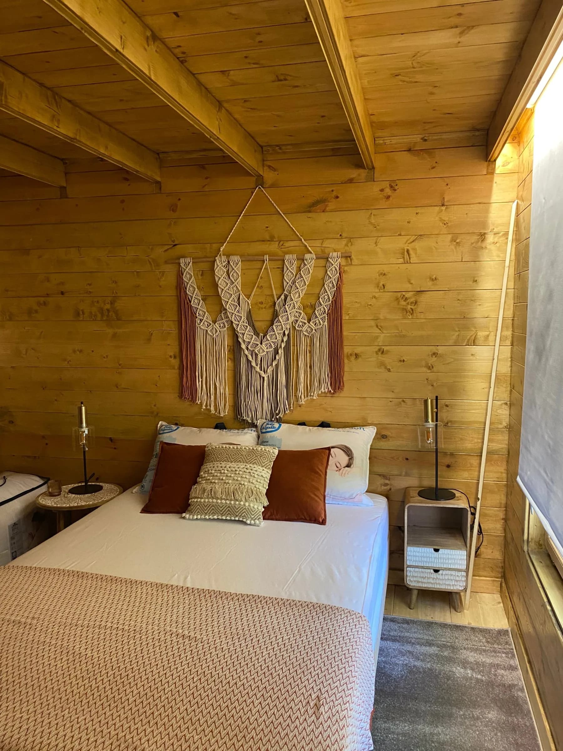 Quarto de baixo com cama de casal